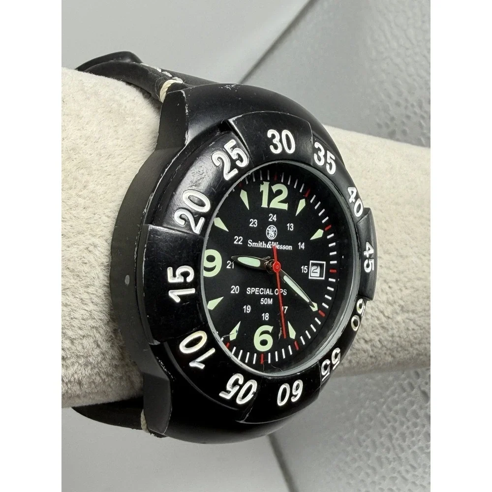 Smith & Wesson Special Ops Mens Watch New Battery 42MM 8